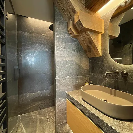 Apartment Homency - White Stone L'utop